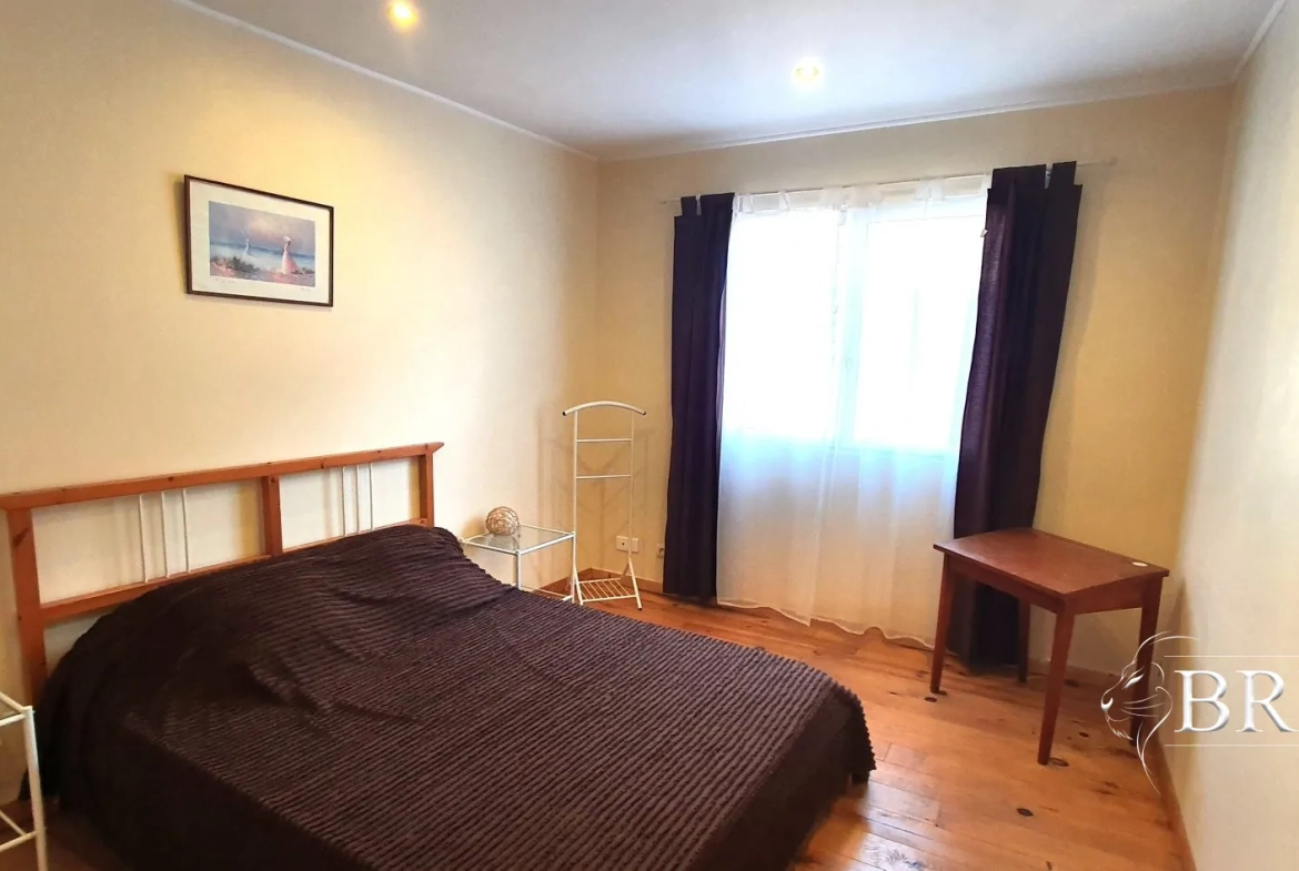 Maison de village rénovée de 80 m² avec cour et terrasse à Moissac 