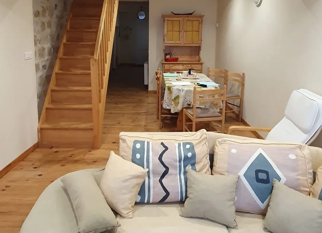 Maison de village rénovée de 80 m² avec cour et terrasse à Moissac 