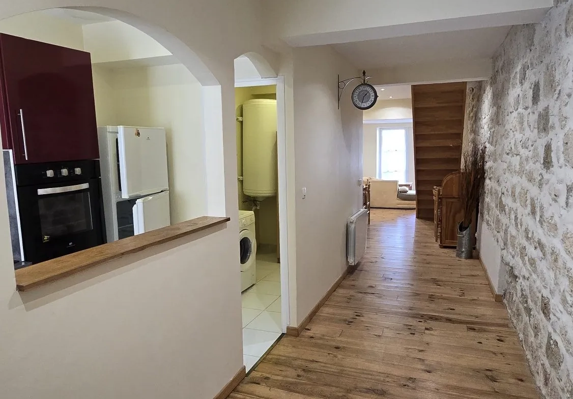 Maison de village rénovée de 80 m² avec cour et terrasse à Moissac 