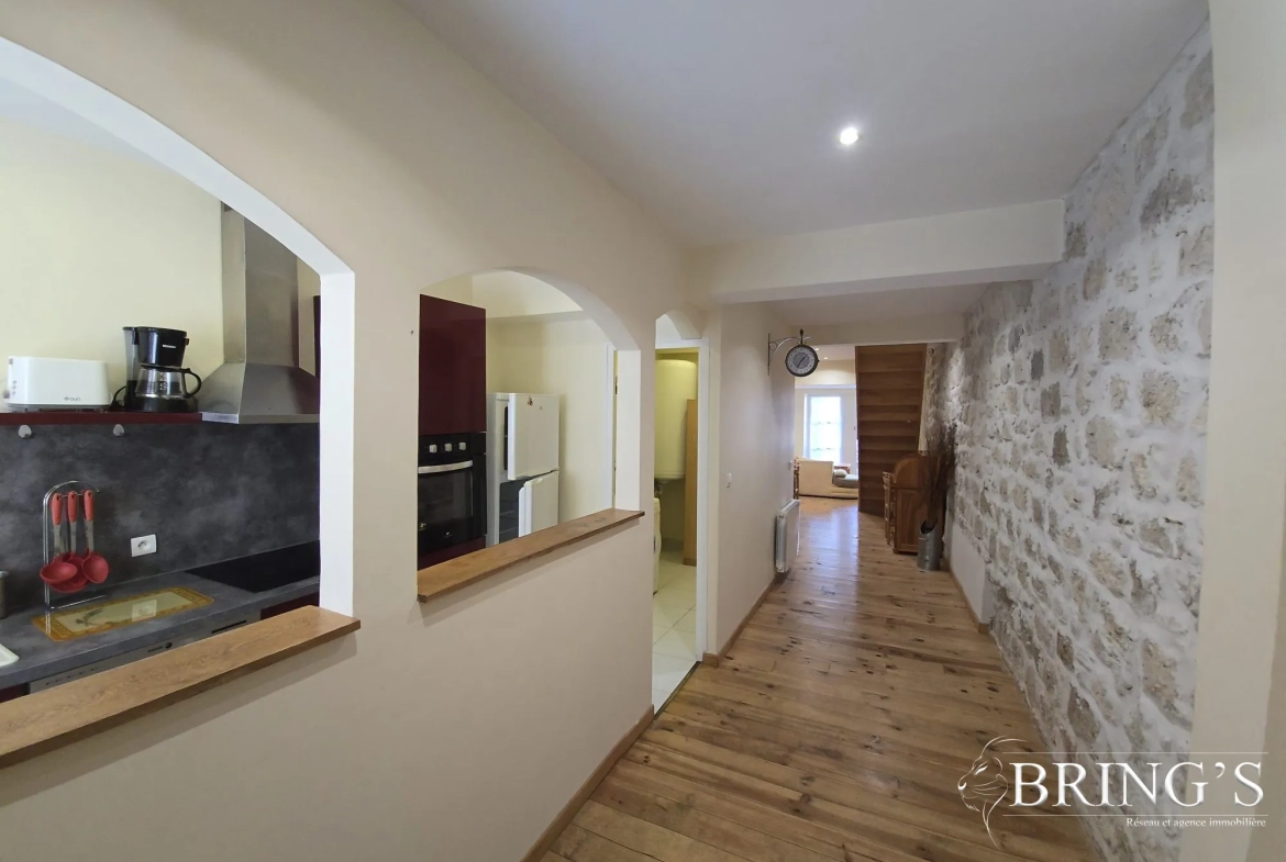 Maison de village rénovée de 80 m² avec cour et terrasse à Moissac 