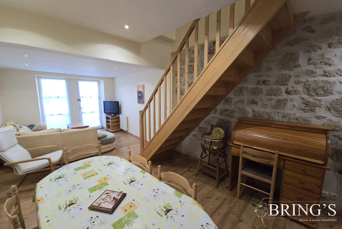 Maison de village rénovée de 80 m² avec cour et terrasse à Moissac 