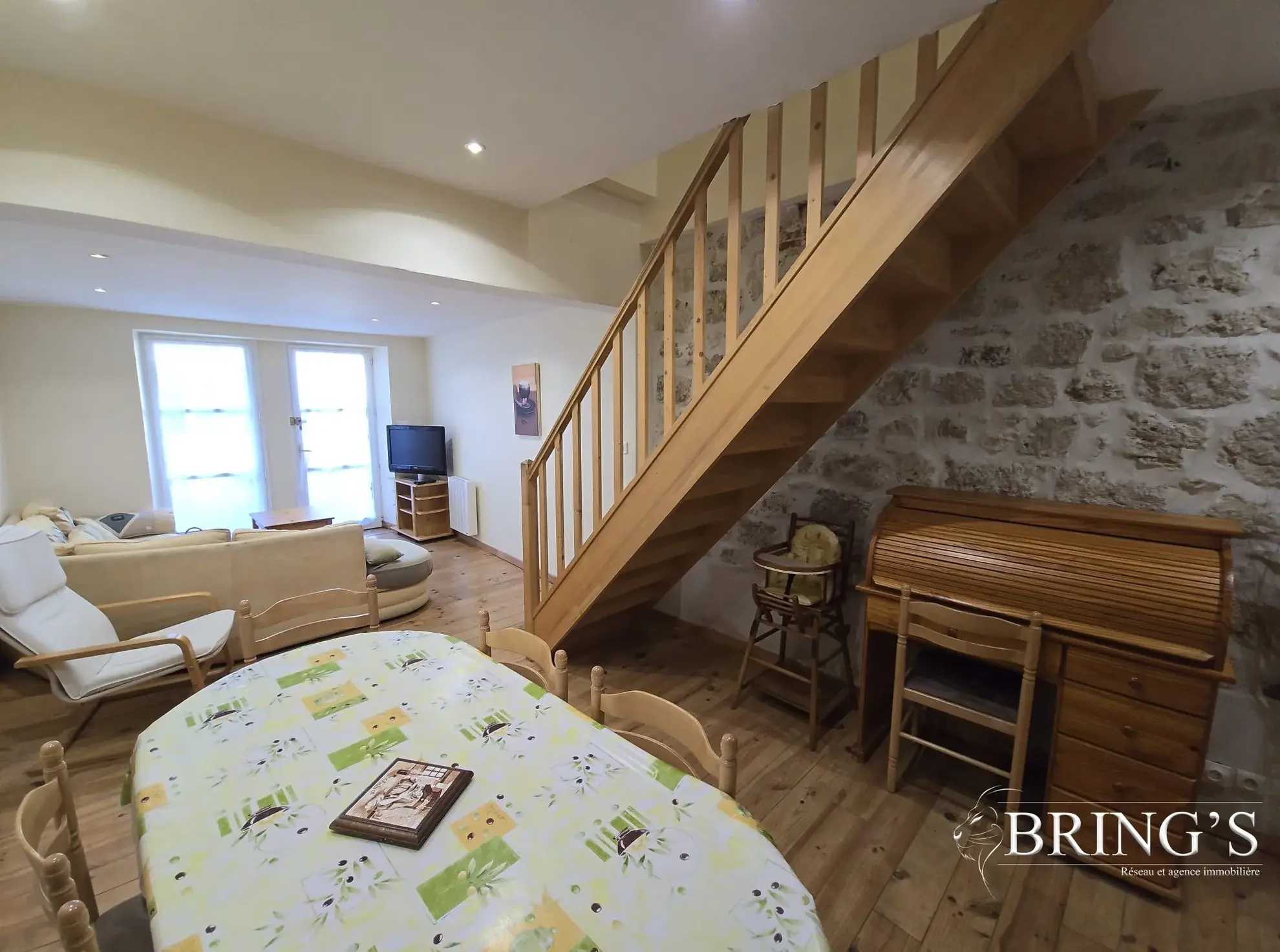 Maison de village rénovée de 80 m² avec cour et terrasse à Moissac 