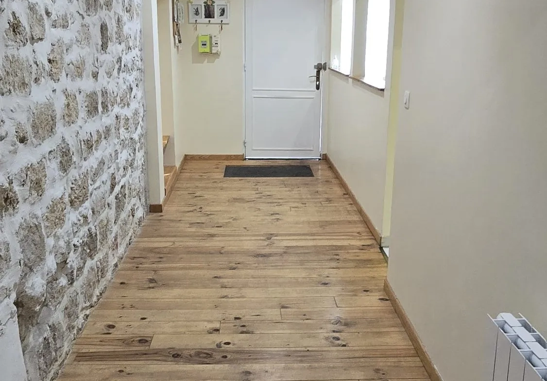 Maison de village rénovée de 80 m² avec cour et terrasse à Moissac 
