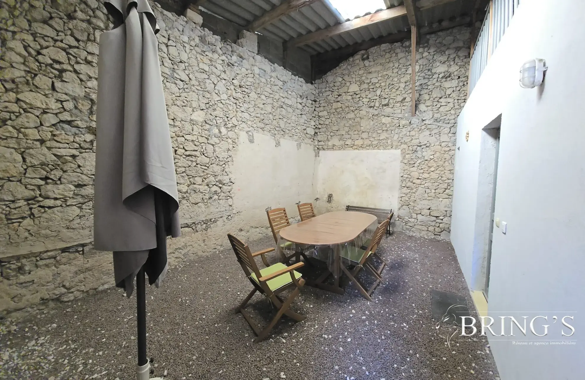 Maison de village rénovée de 80 m² avec cour et terrasse à Moissac 