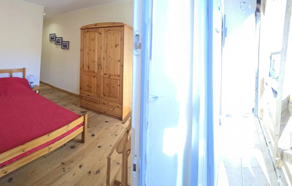 Maison de village rénovée de 80 m² avec cour et terrasse à Moissac 