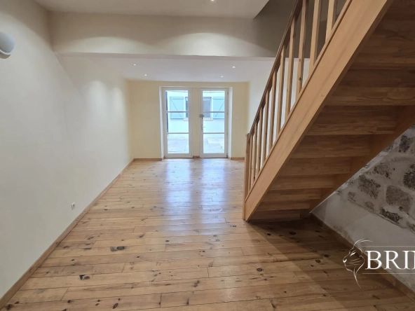 Maison de village rénovée de 80 m² avec cour et terrasse à Moissac