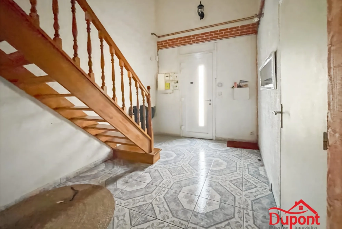 Maison de 240m² avec 4 chambres, garage et jardin à Remicourt, Saint Quentin 