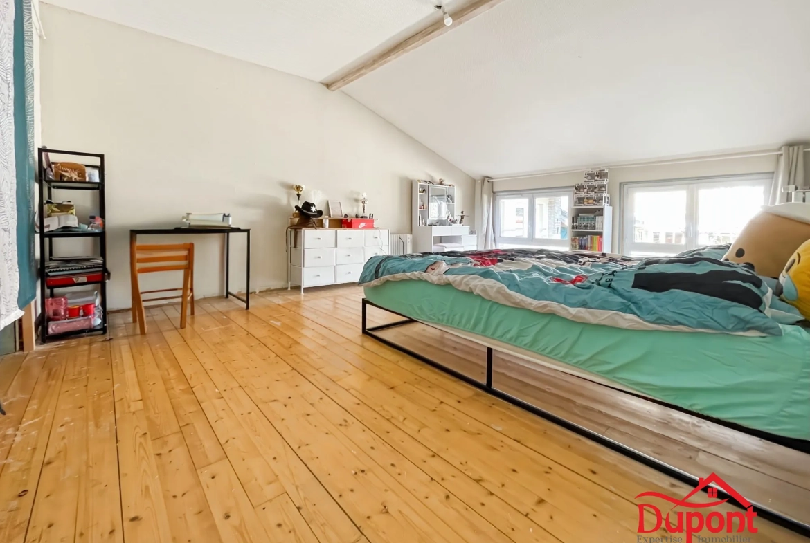 Maison de 240m² avec 4 chambres, garage et jardin à Remicourt, Saint Quentin 