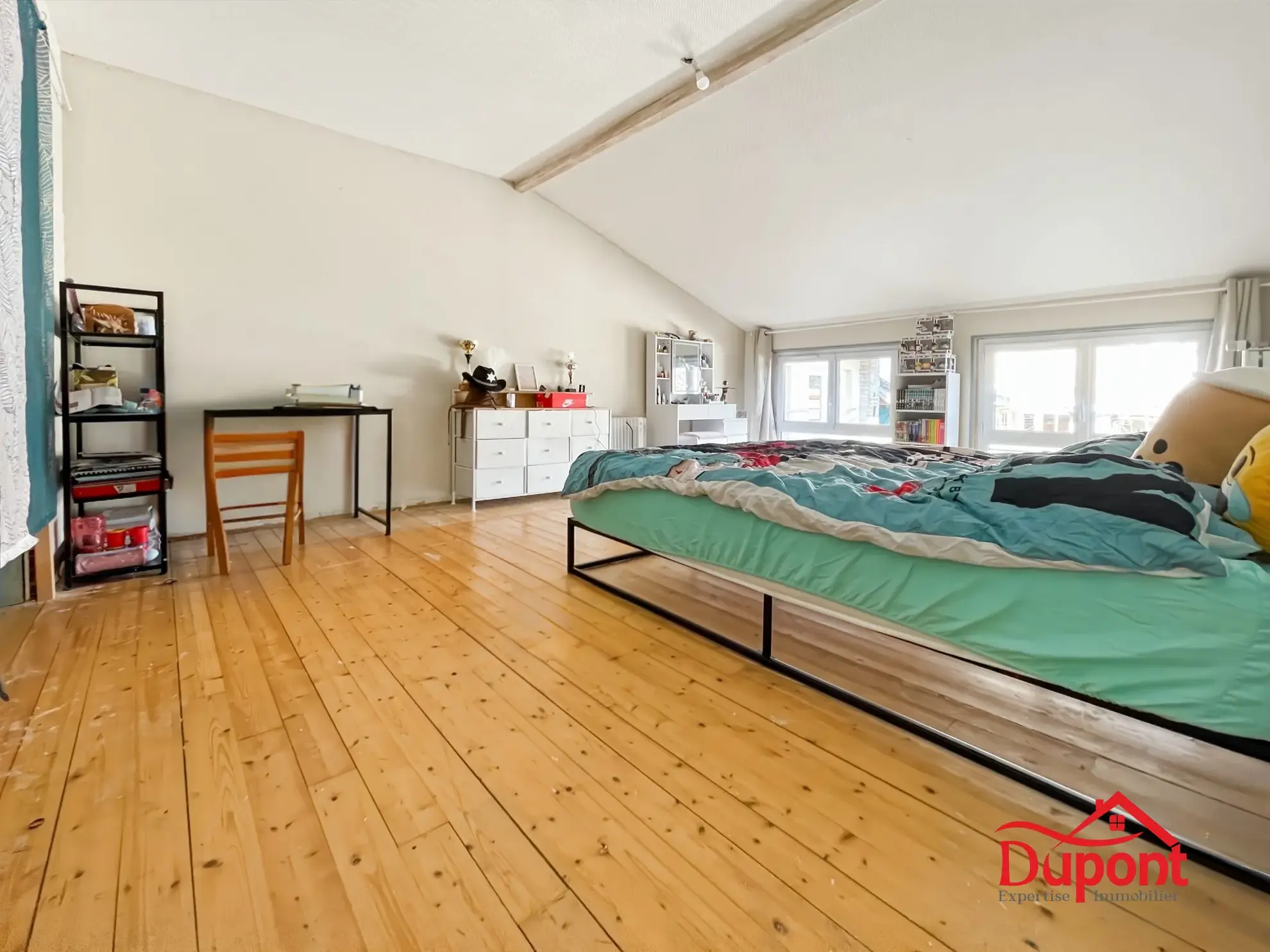 Maison de 240m² avec 4 chambres, garage et jardin à Remicourt, Saint Quentin 