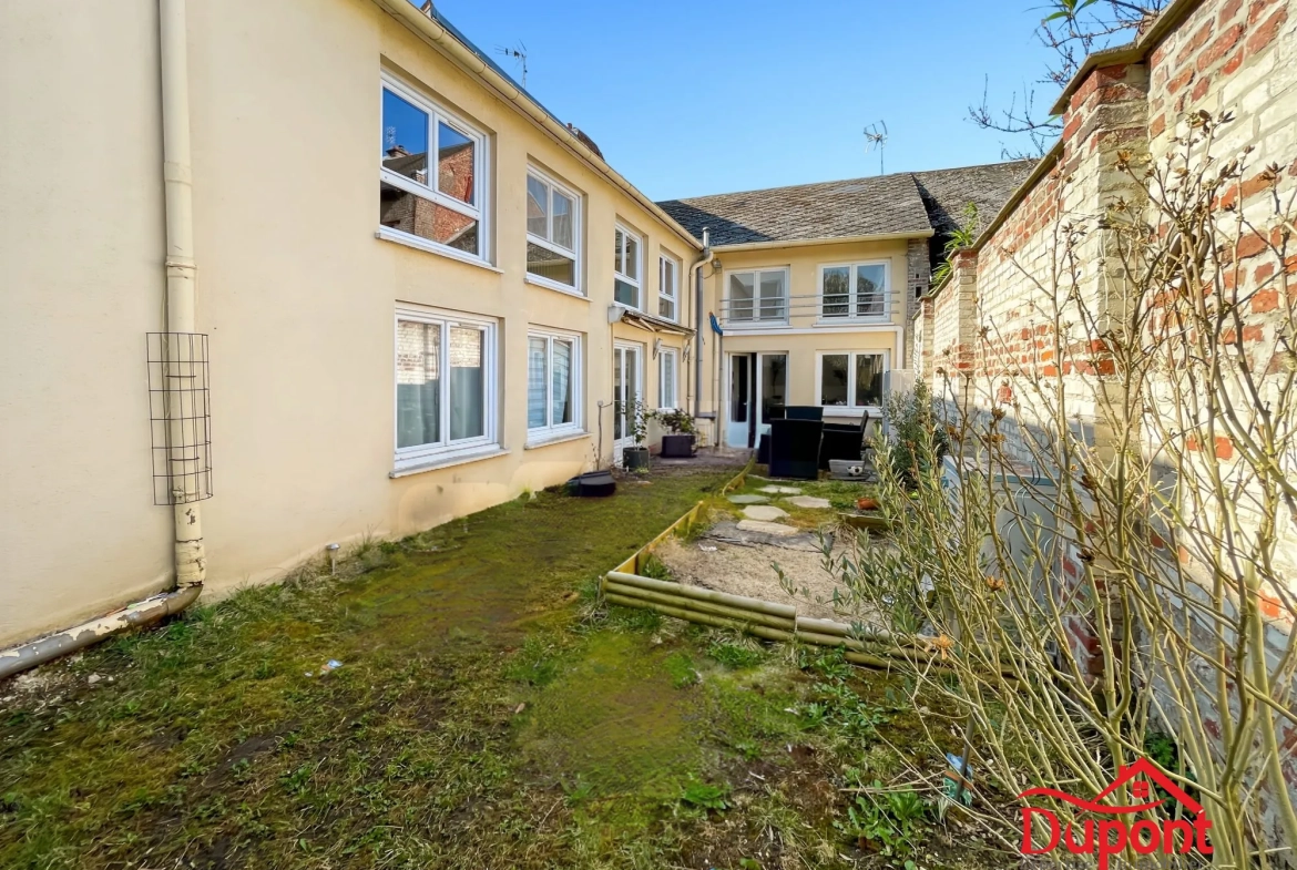 Maison de 240m² avec 4 chambres, garage et jardin à Remicourt, Saint Quentin 