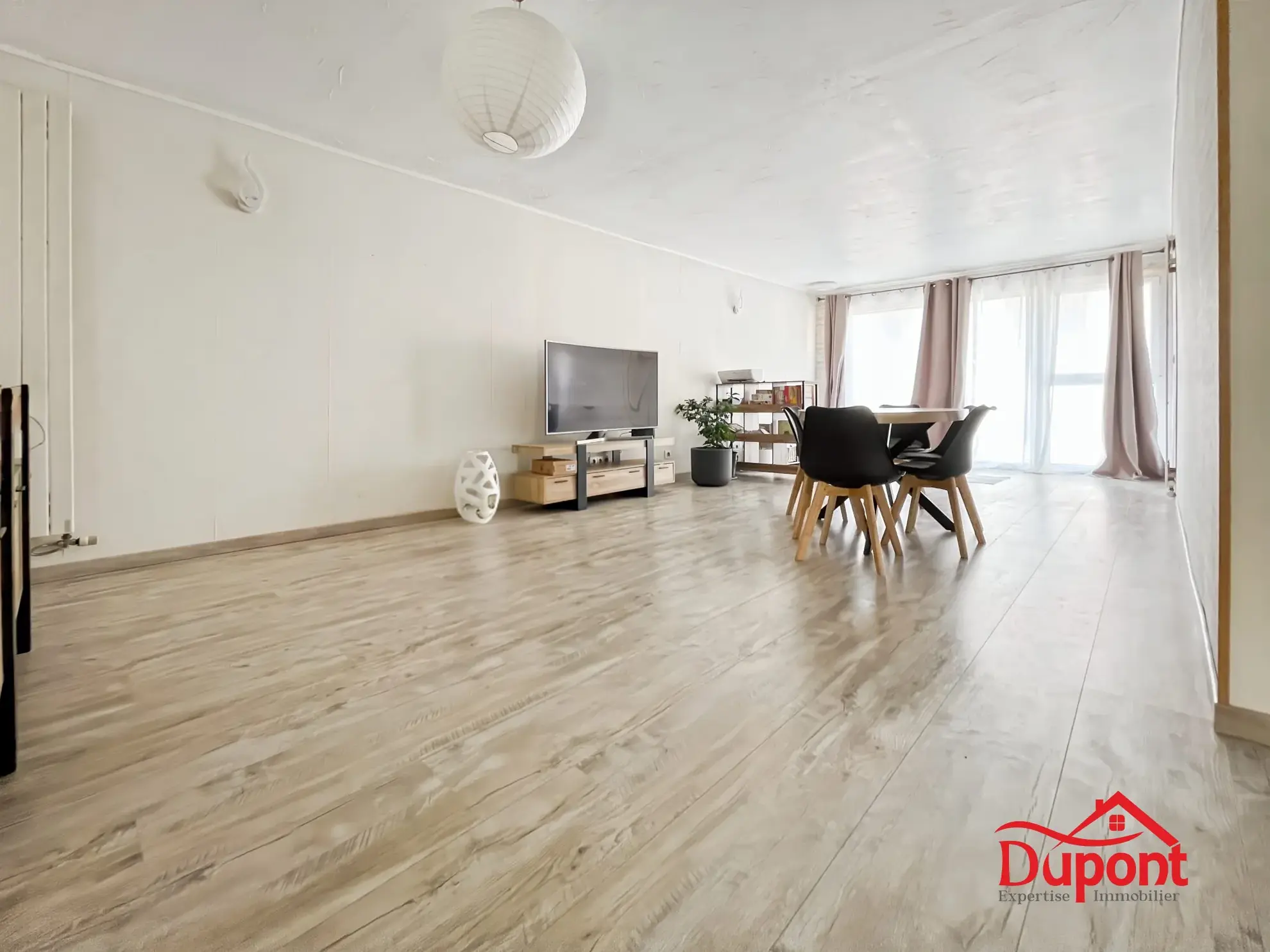 Maison de 240m² avec 4 chambres, garage et jardin à Remicourt, Saint Quentin 