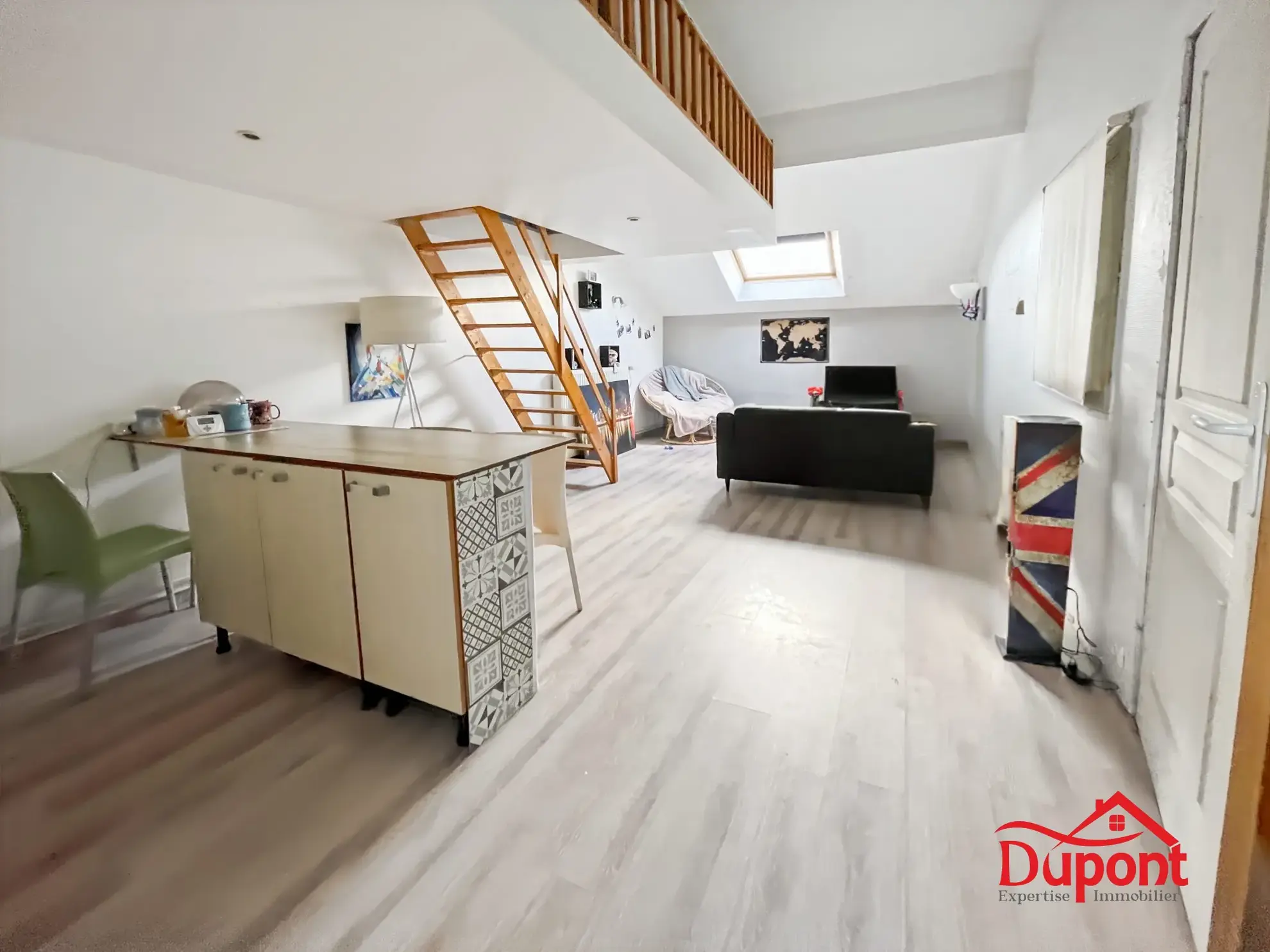 Maison de 240m² avec 4 chambres, garage et jardin à Remicourt, Saint Quentin 