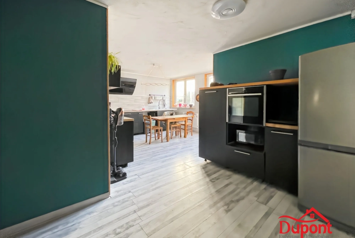Maison de 240m² avec 4 chambres, garage et jardin à Remicourt, Saint Quentin 