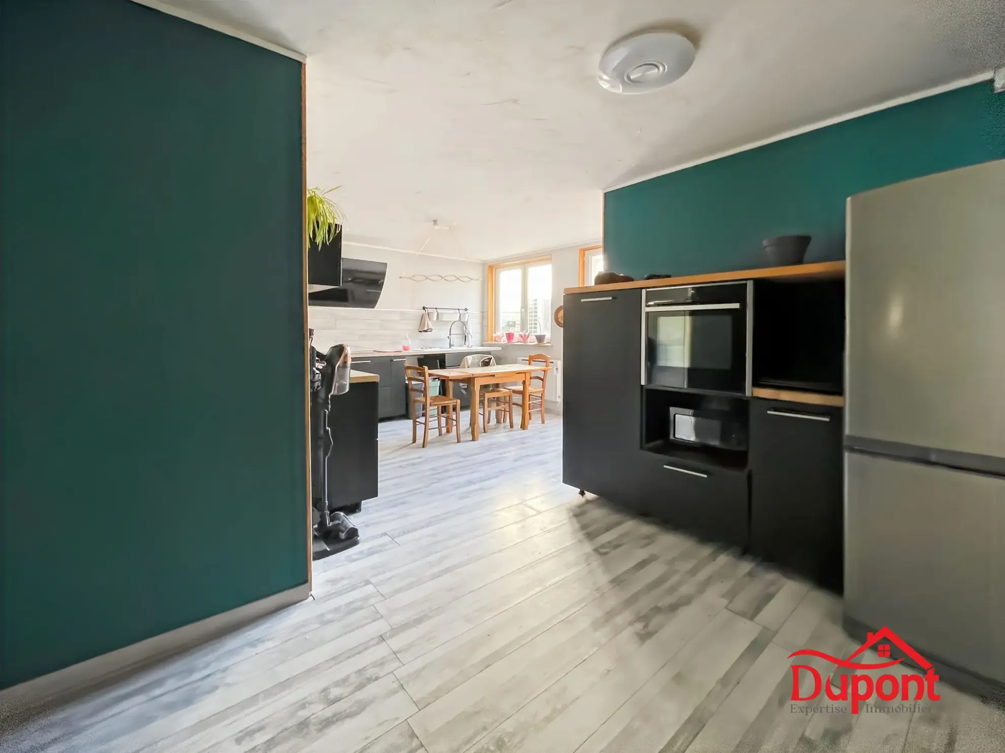 Maison de 240m² avec 4 chambres, garage et jardin à Remicourt, Saint Quentin 