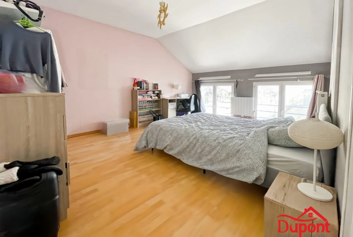Maison de 240m² avec 4 chambres, garage et jardin à Remicourt, Saint Quentin 