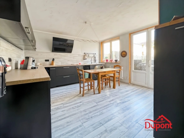 Maison de 240m² avec 4 chambres, garage et jardin à Remicourt, Saint Quentin