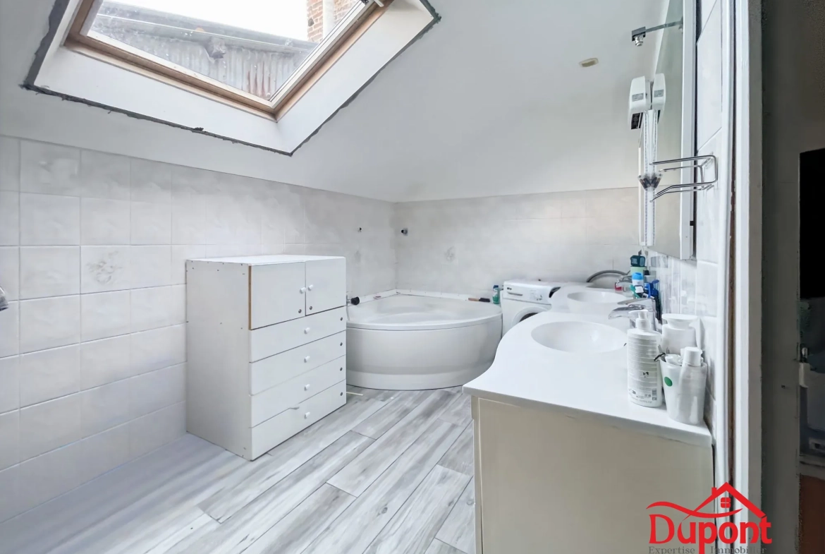 Maison de 240m² avec 4 chambres, garage et jardin à Remicourt, Saint Quentin 