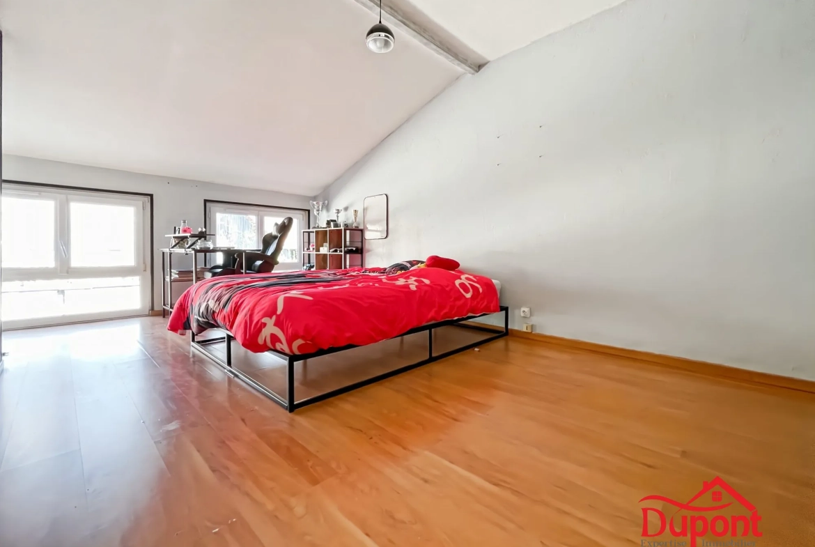 Maison de 240m² avec 4 chambres, garage et jardin à Remicourt, Saint Quentin 