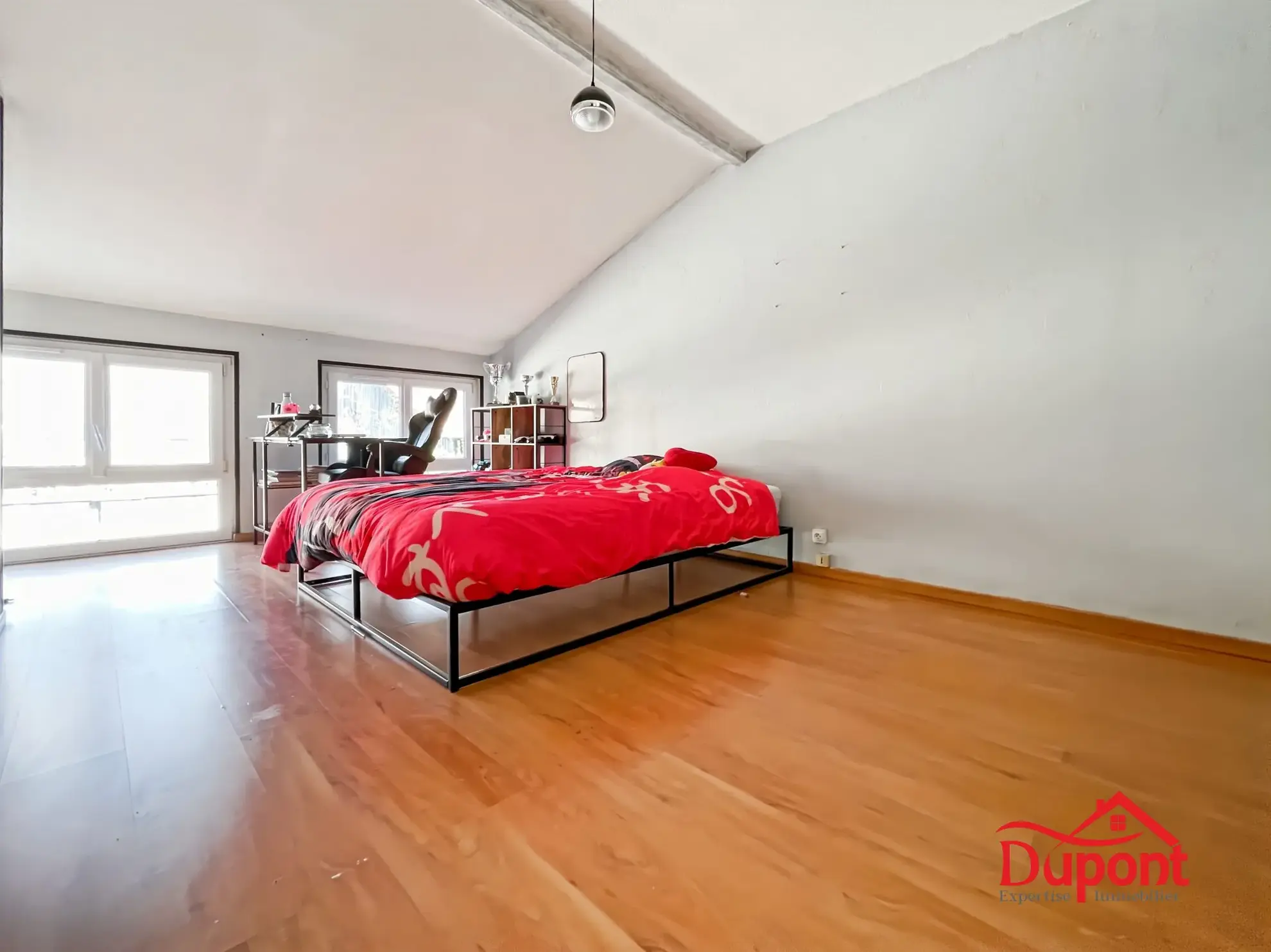 Maison de 240m² avec 4 chambres, garage et jardin à Remicourt, Saint Quentin 