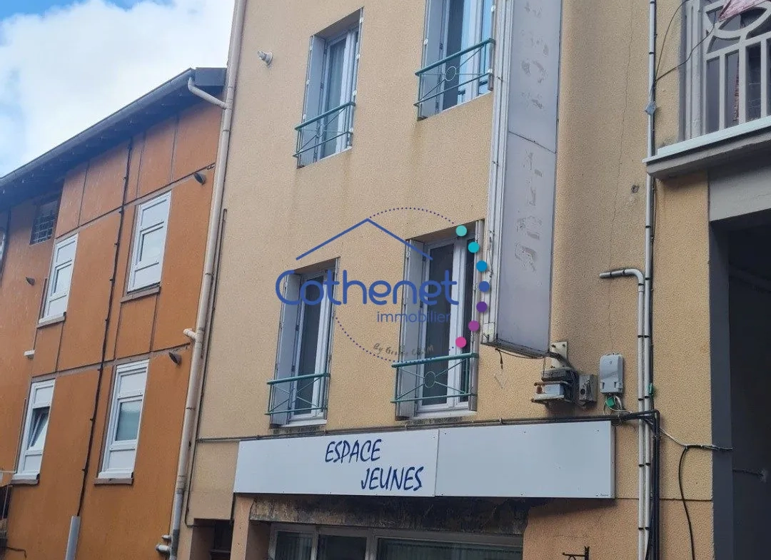 A vendre maison de ville à Cours-la-Ville avec espace commercial modulable 
