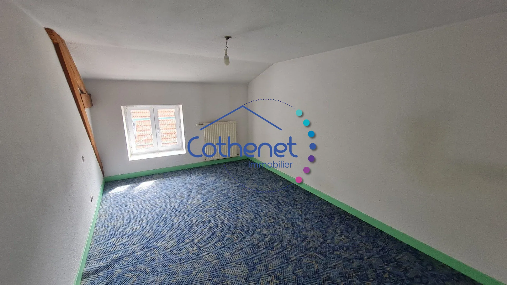A vendre maison de ville à Cours-la-Ville avec espace commercial modulable 
