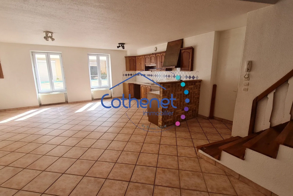 A vendre maison de ville à Cours-la-Ville avec espace commercial modulable 