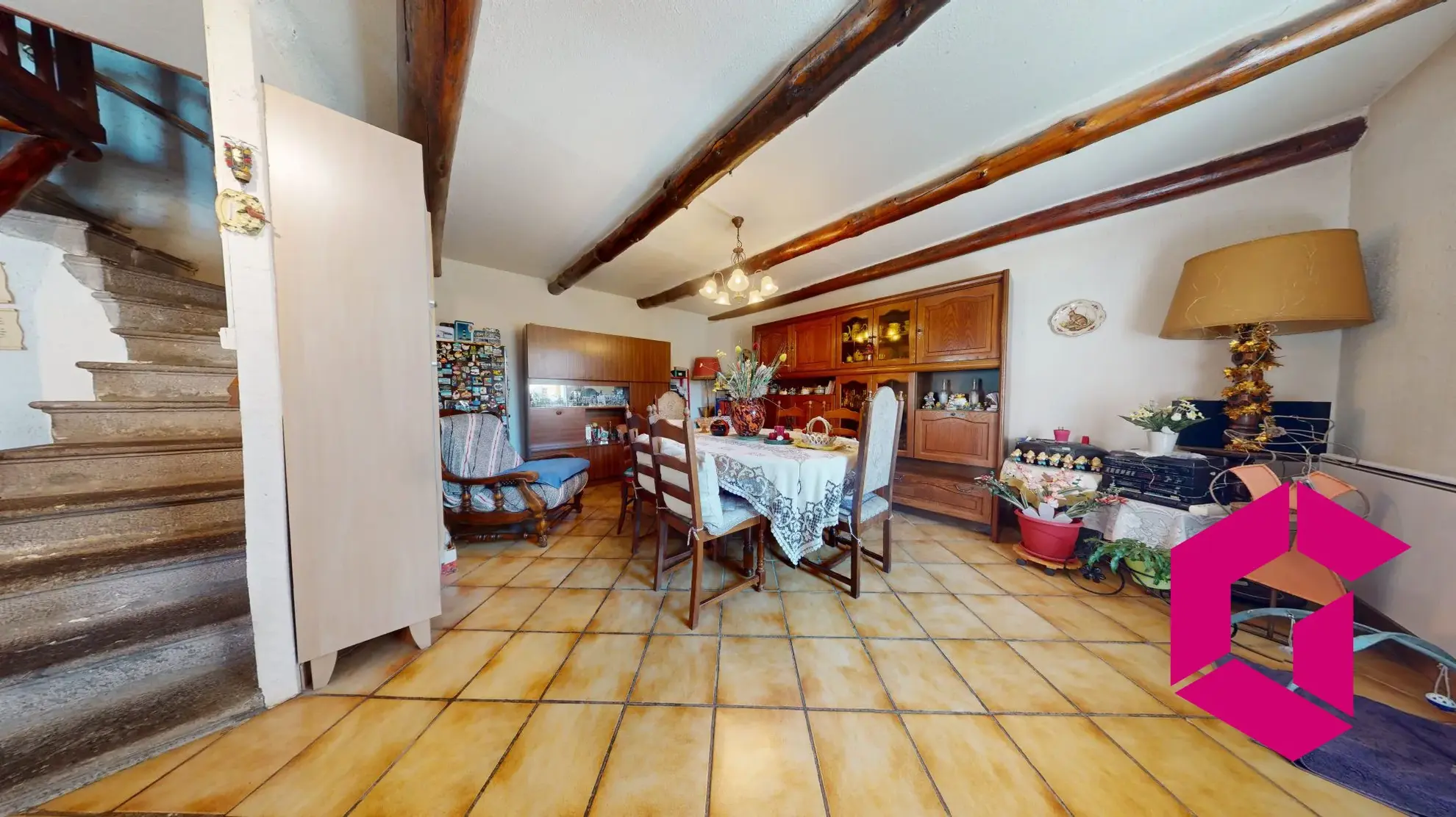 Maison de caractère à vendre à Mareugeol, proche d'Issoire avec jardin et chapelle 