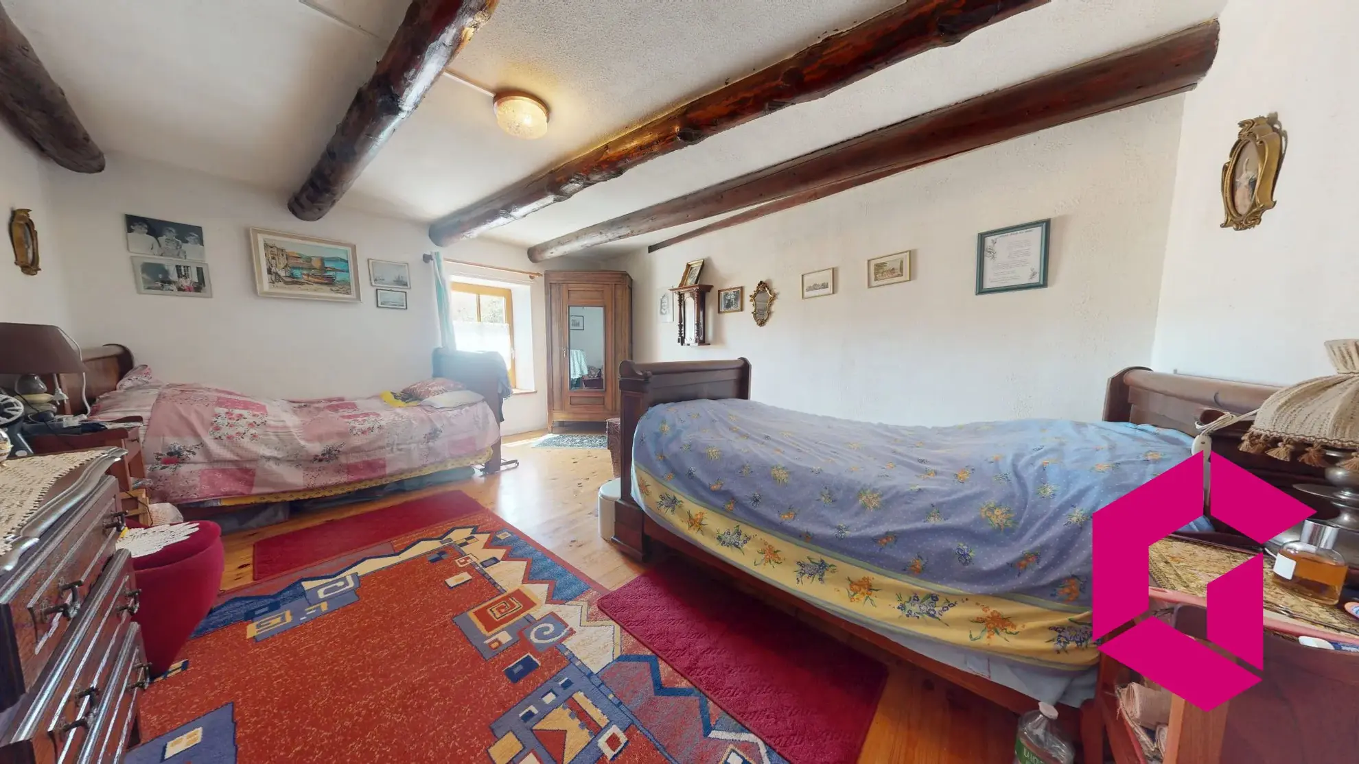 Maison de caractère à vendre à Mareugeol, proche d'Issoire avec jardin et chapelle 