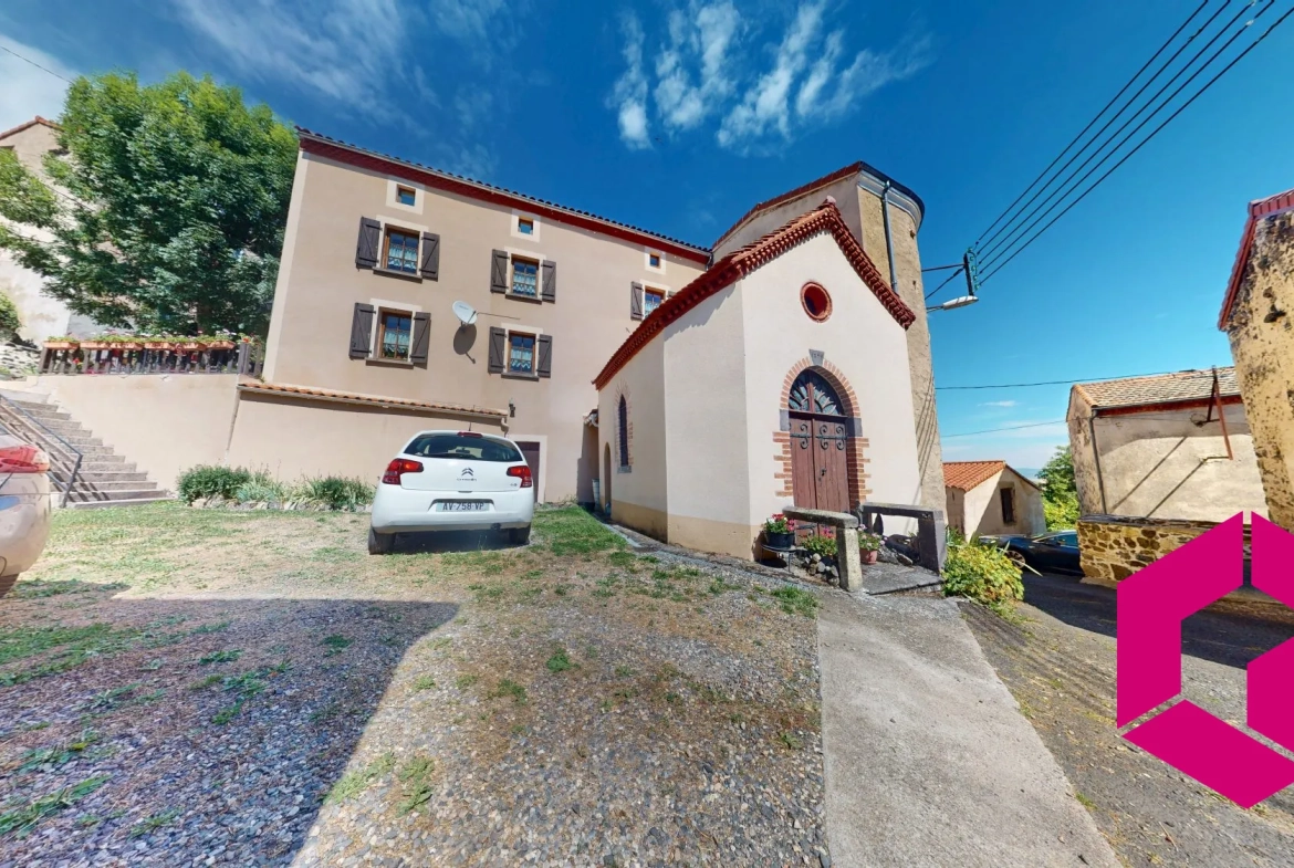 Maison de caractère à vendre à Mareugeol, proche d'Issoire avec jardin et chapelle 