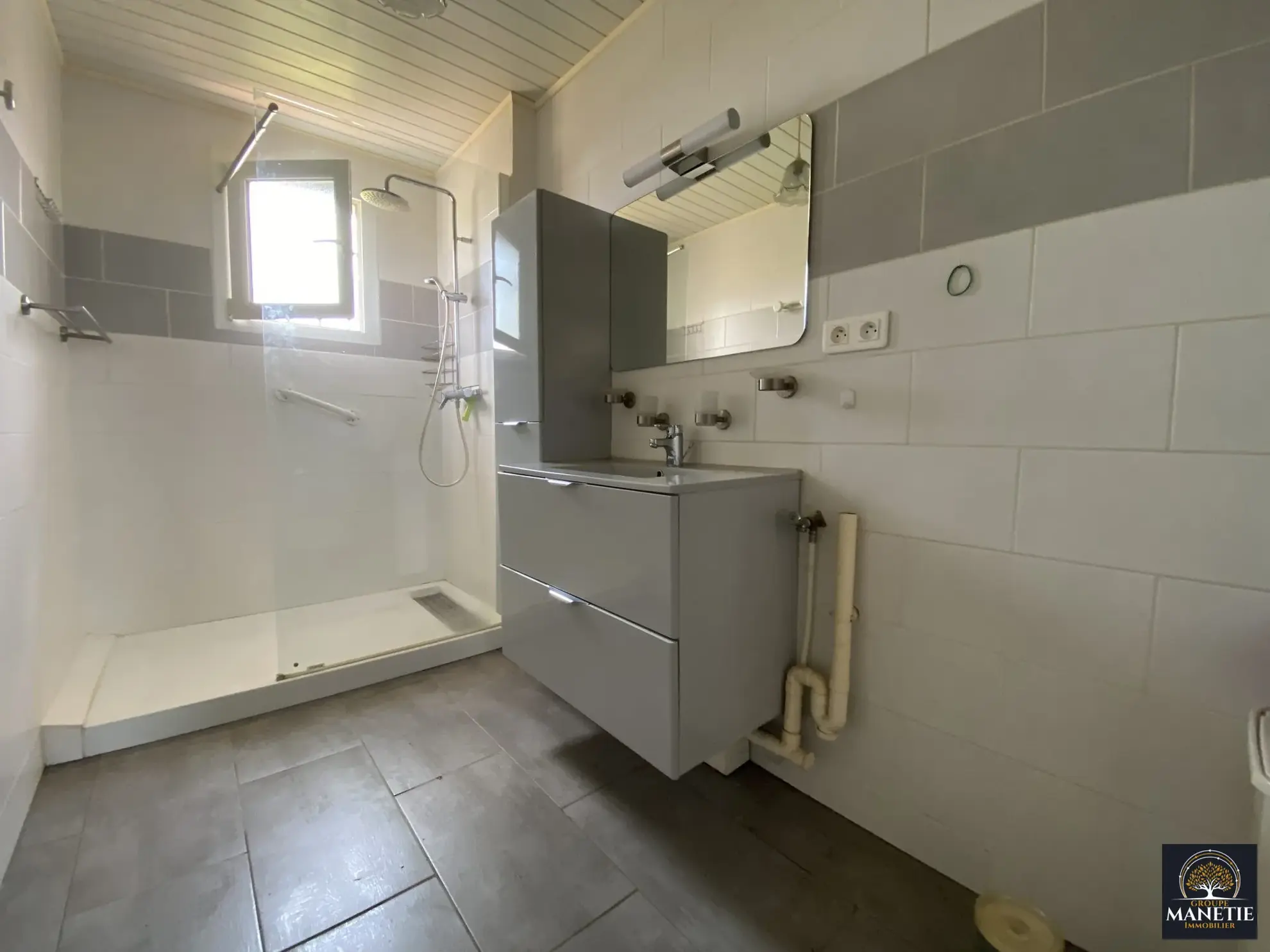 Maison individuelle de plain-pied à Croisilles avec terrasse et garage 