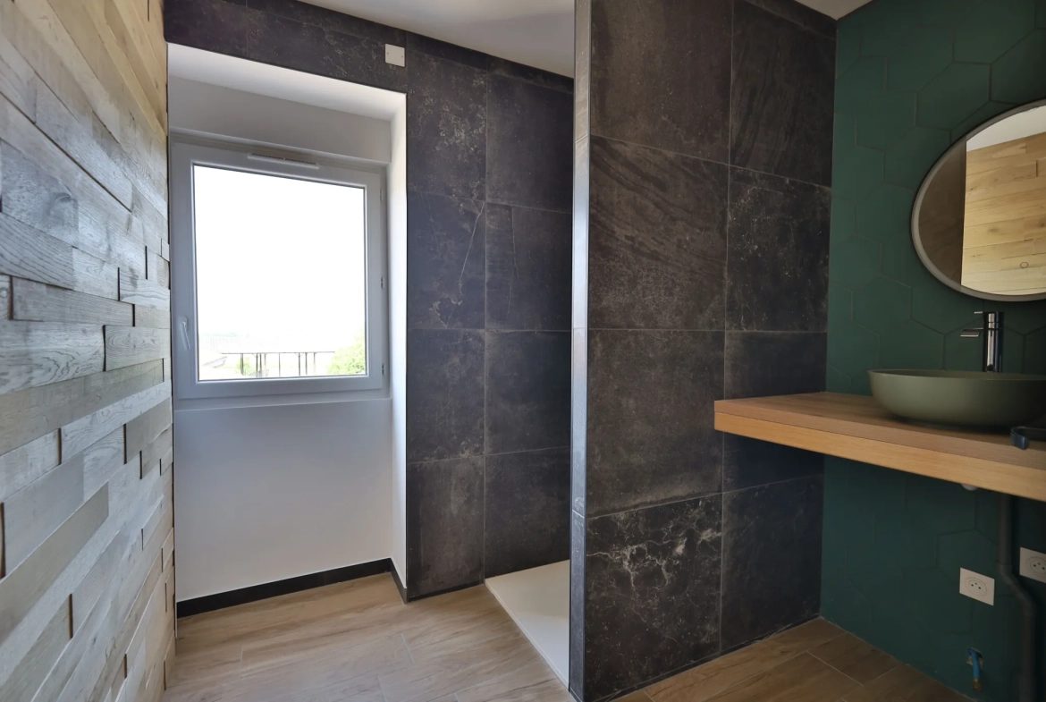 Appartement triplex à vendre de 61,40 m² avec garage et terrasse à Oytier-Saint-Oblas 