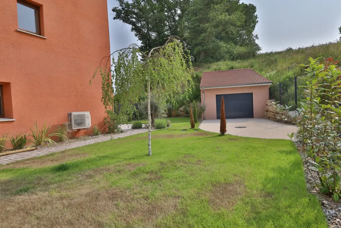 Appartement triplex à vendre de 61,40 m² avec garage et terrasse à Oytier-Saint-Oblas 