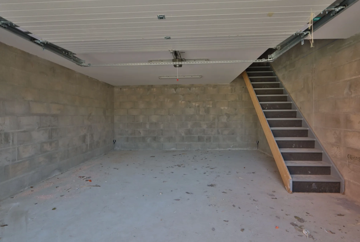 Appartement triplex à vendre de 61,40 m² avec garage et terrasse à Oytier-Saint-Oblas 