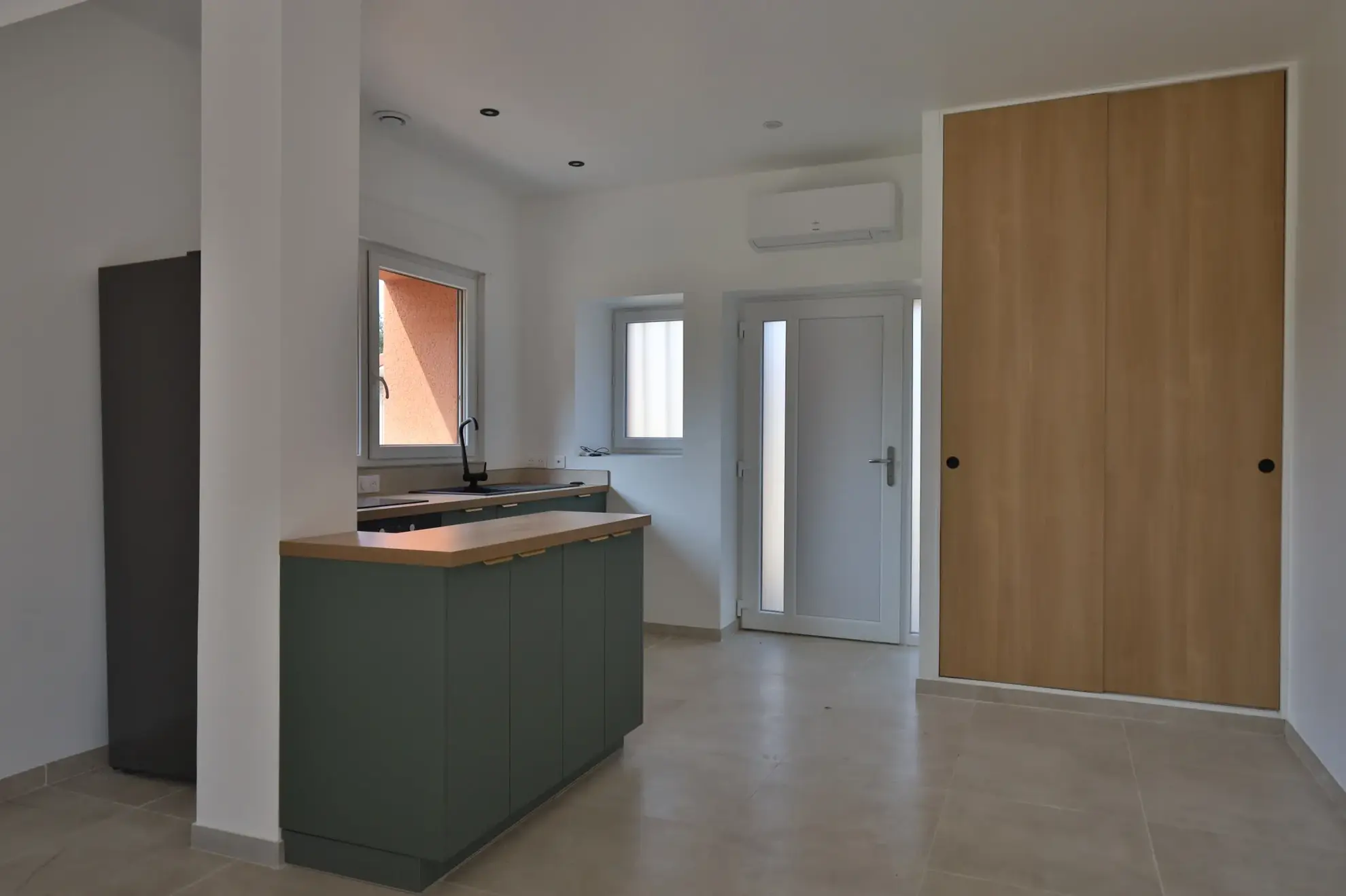 Appartement triplex à vendre de 61,40 m² avec garage et terrasse à Oytier-Saint-Oblas 