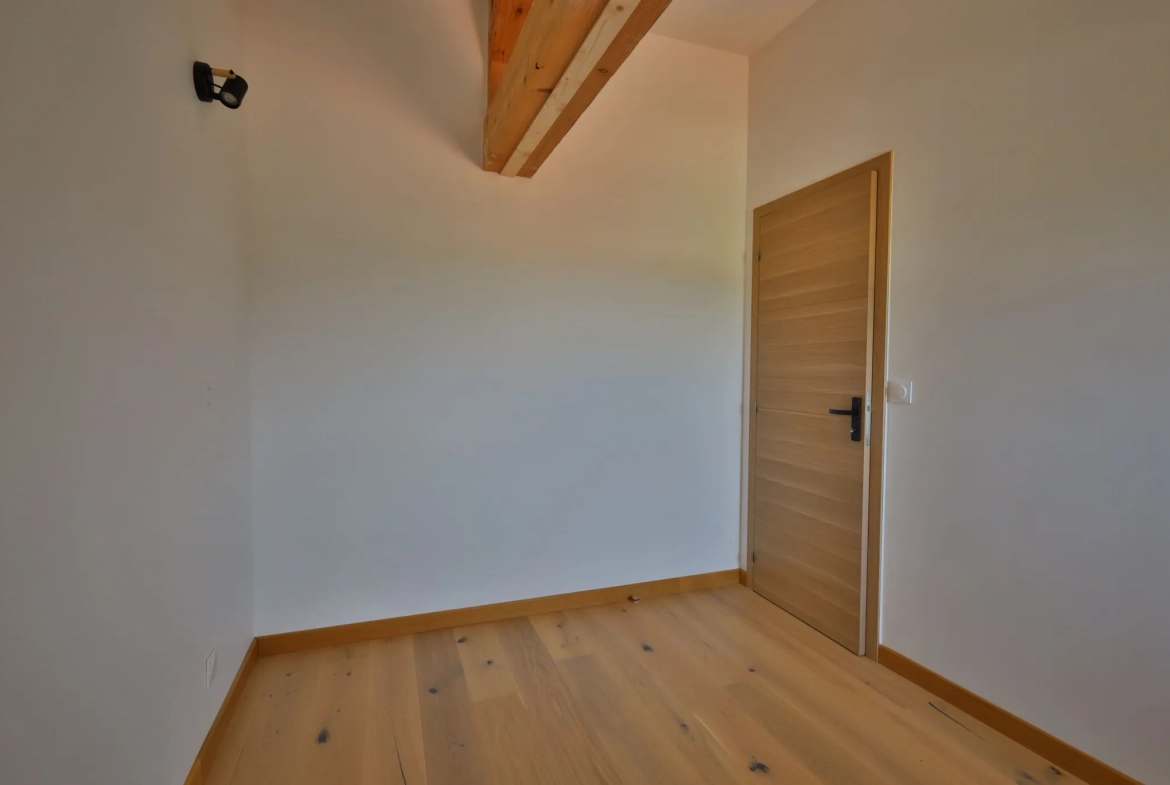 Appartement triplex à vendre de 61,40 m² avec garage et terrasse à Oytier-Saint-Oblas 