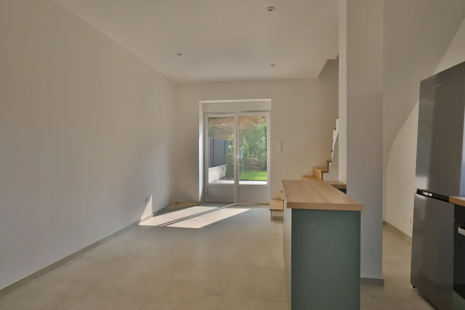 Appartement triplex à vendre de 61,40 m² avec garage et terrasse à Oytier-Saint-Oblas 