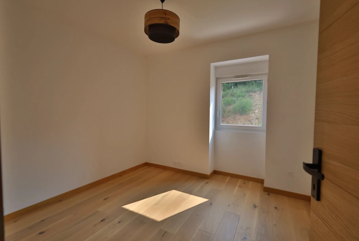 Appartement triplex à vendre de 61,40 m² avec garage et terrasse à Oytier-Saint-Oblas 
