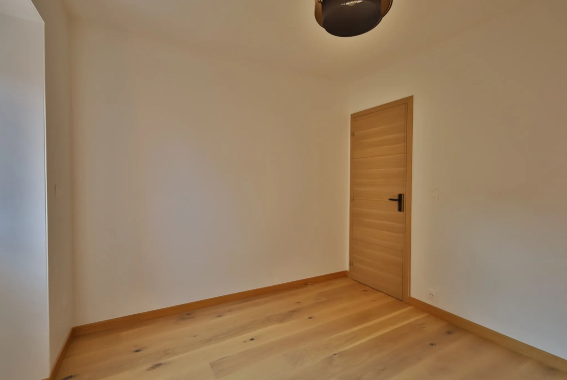Appartement triplex à vendre de 61,40 m² avec garage et terrasse à Oytier-Saint-Oblas 