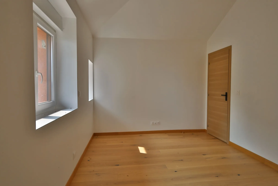 Appartement triplex à vendre de 61,40 m² avec garage et terrasse à Oytier-Saint-Oblas 