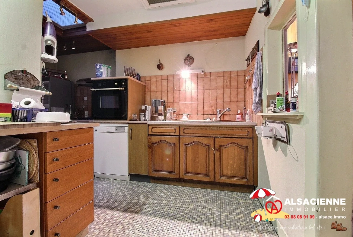 Spacieux appartement avec cave et garage à Barr, potentiel de rénovation 
