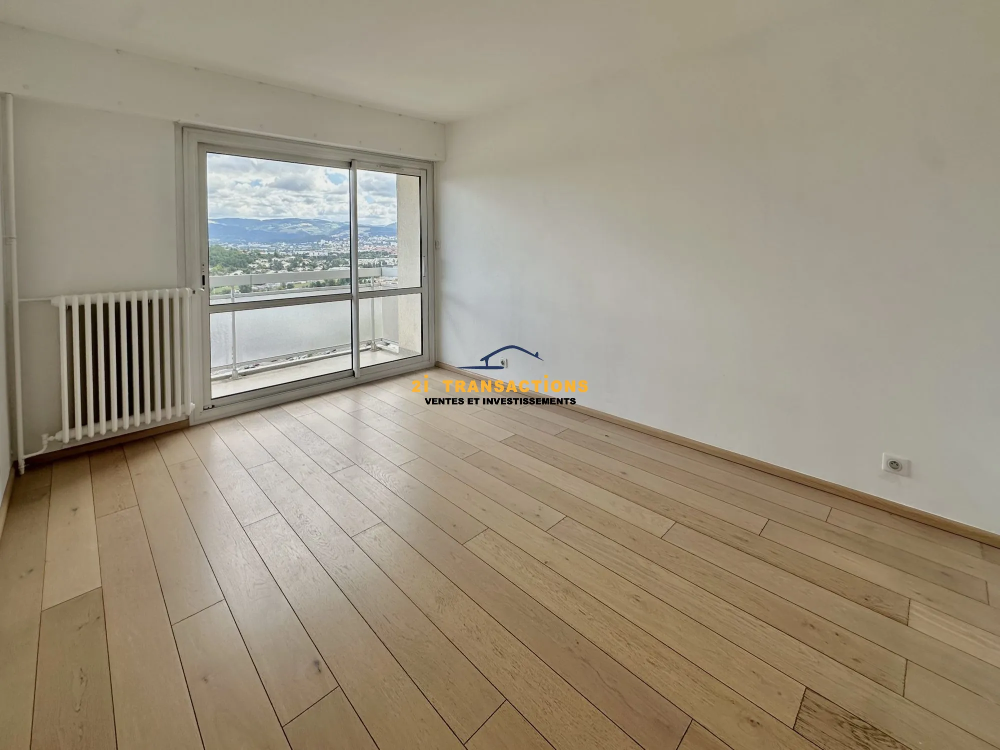 Appartement T4 lumineux avec vue dégagée et deux balcons à Saint-Priest-en-Jarez 