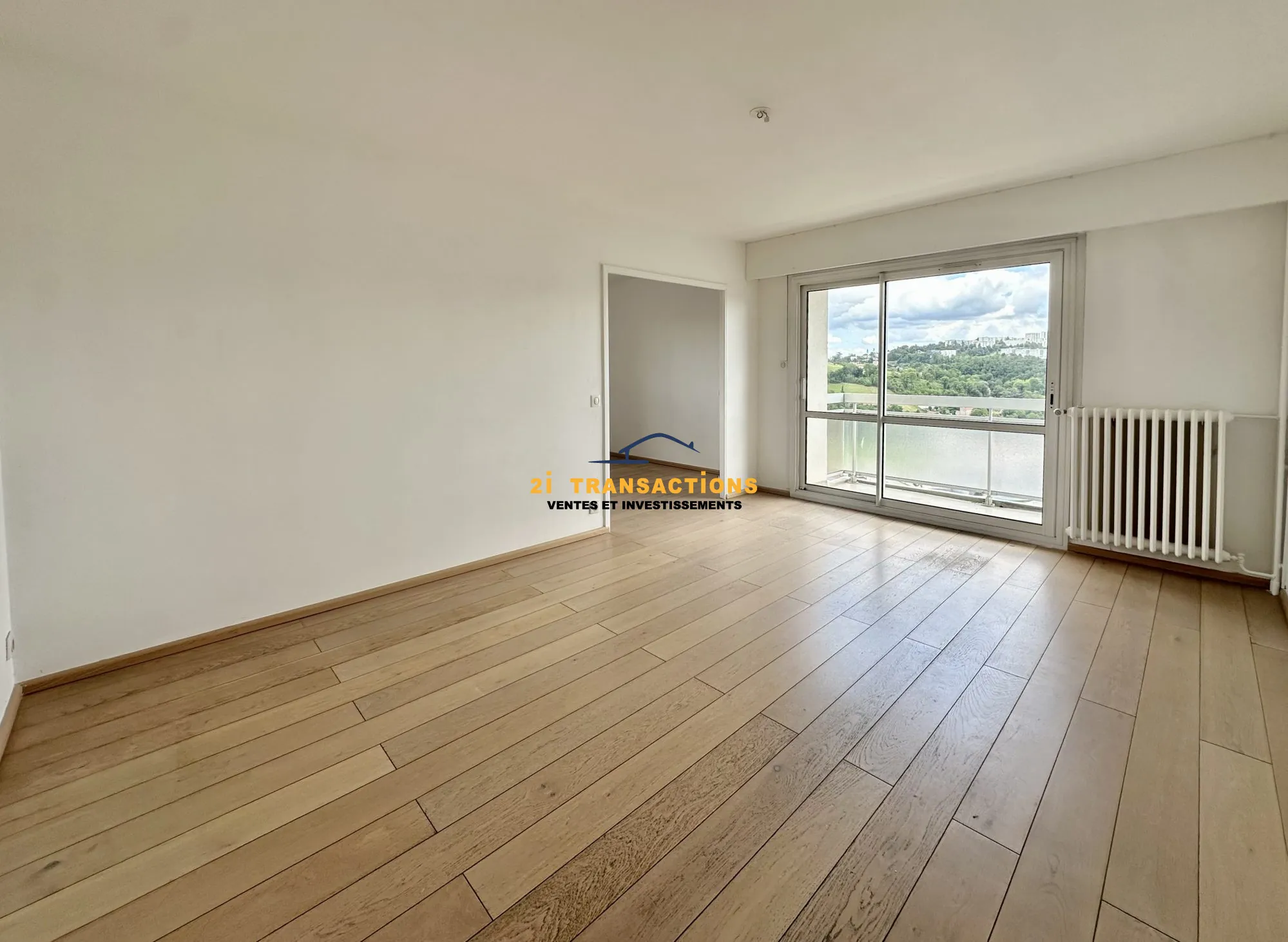 Appartement T4 lumineux avec vue dégagée et deux balcons à Saint-Priest-en-Jarez 