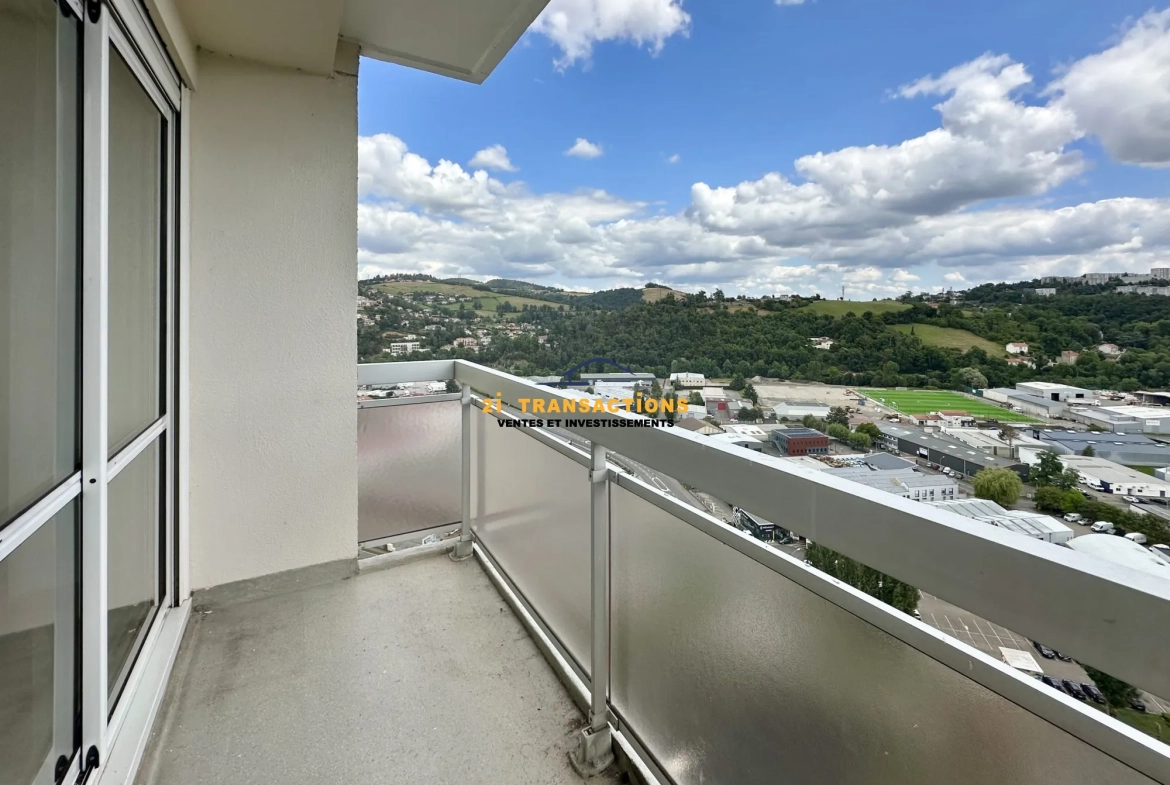 Appartement T4 lumineux avec vue dégagée et deux balcons à Saint-Priest-en-Jarez 