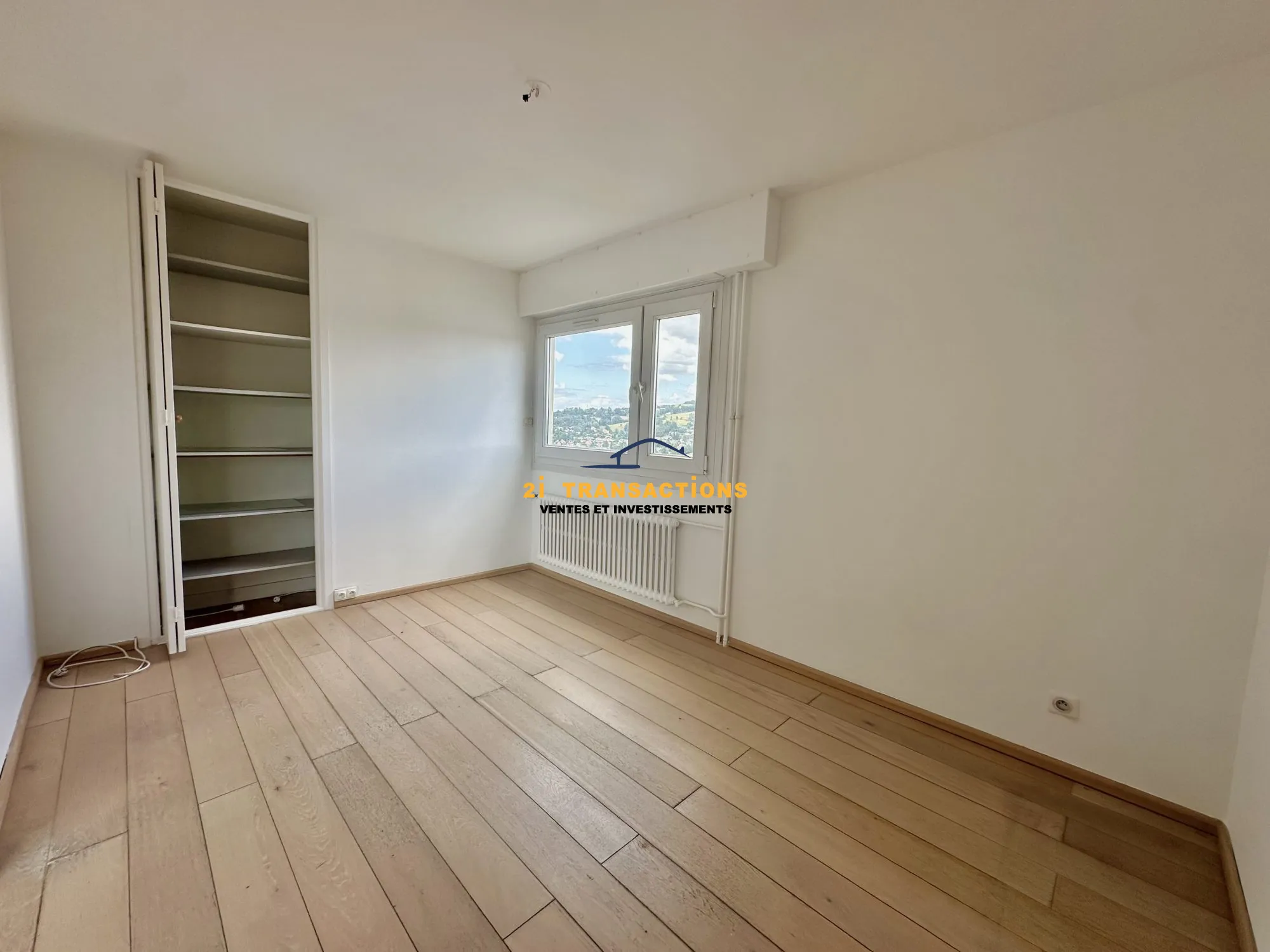 Appartement T4 lumineux avec vue dégagée et deux balcons à Saint-Priest-en-Jarez 