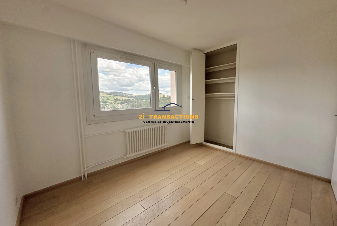 Appartement T4 lumineux avec vue dégagée et deux balcons à Saint-Priest-en-Jarez 