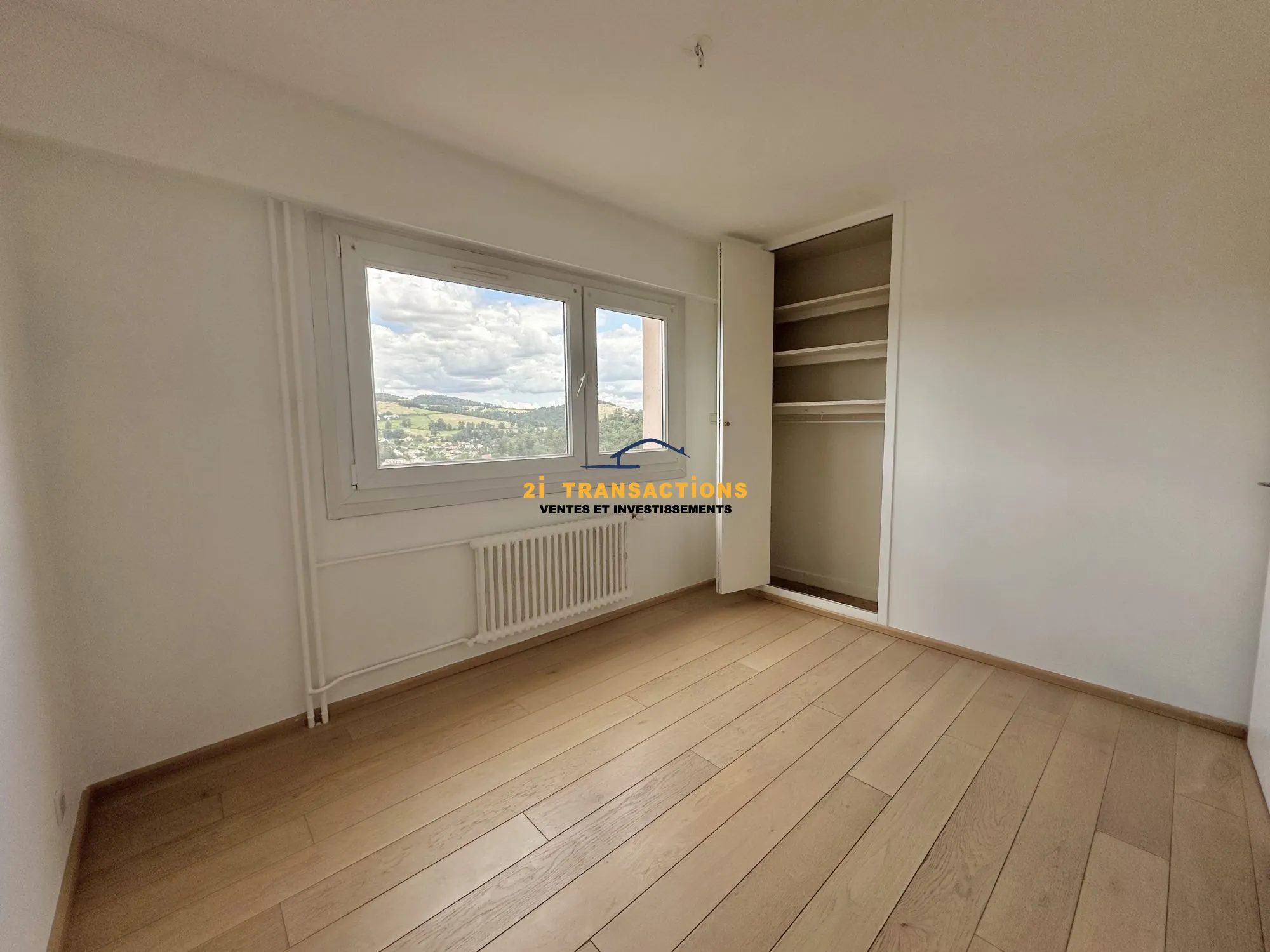 Appartement T4 lumineux avec vue dégagée et deux balcons à Saint-Priest-en-Jarez 