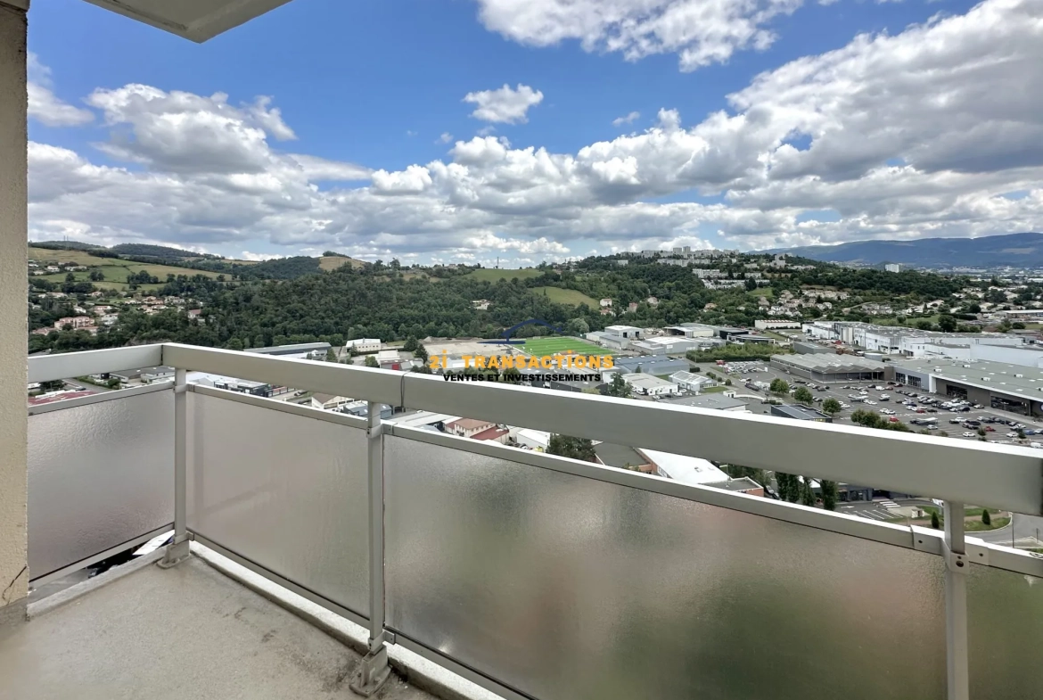 Appartement T4 lumineux avec vue dégagée et deux balcons à Saint-Priest-en-Jarez 