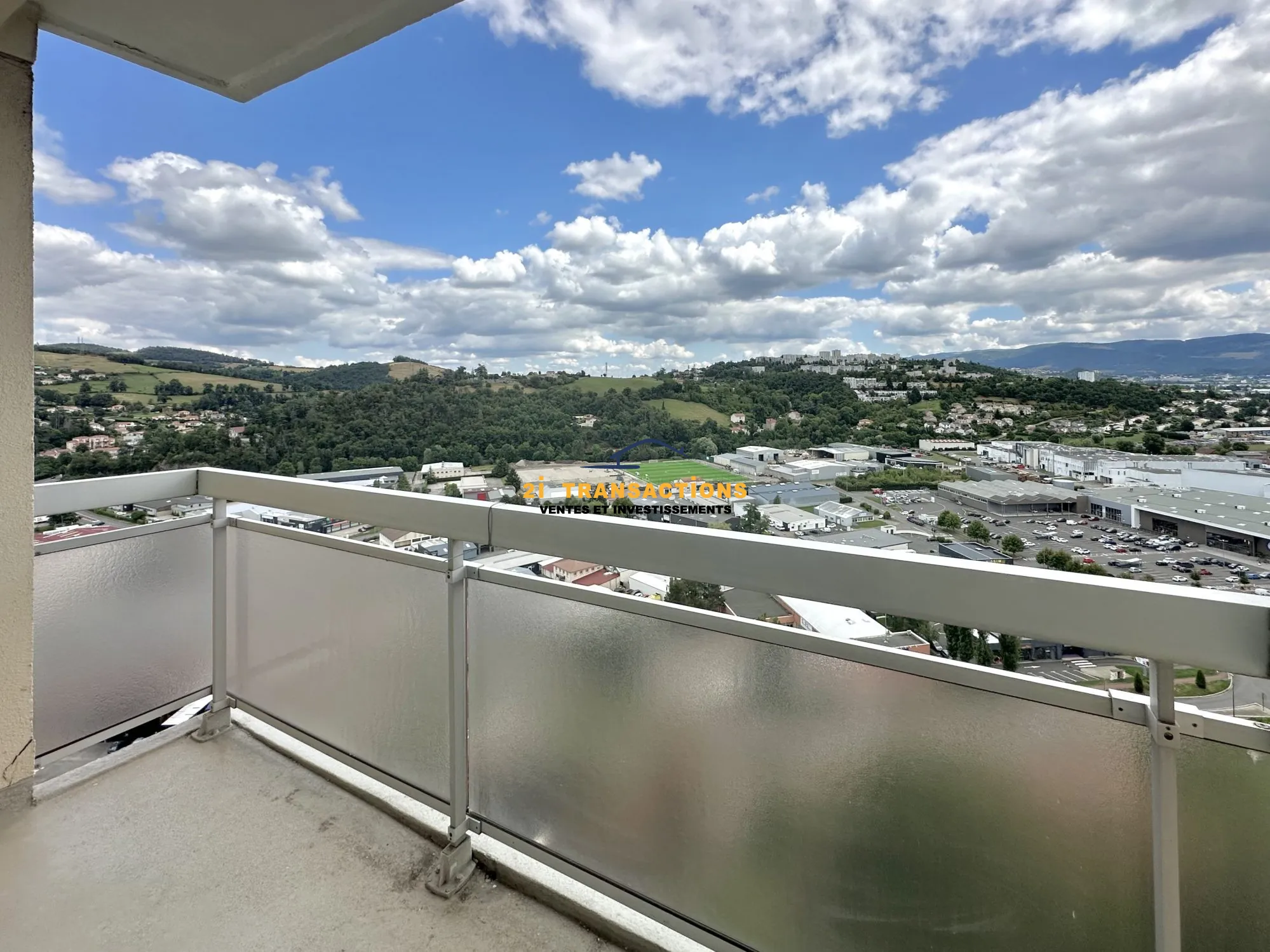 Appartement T4 lumineux avec vue dégagée et deux balcons à Saint-Priest-en-Jarez 