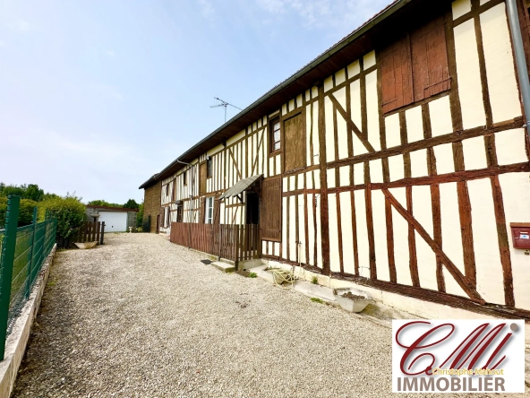 Maison champenoise à rénover avec 4 chambres et grand jardin à Saint-Remy-en-Bouzemont
