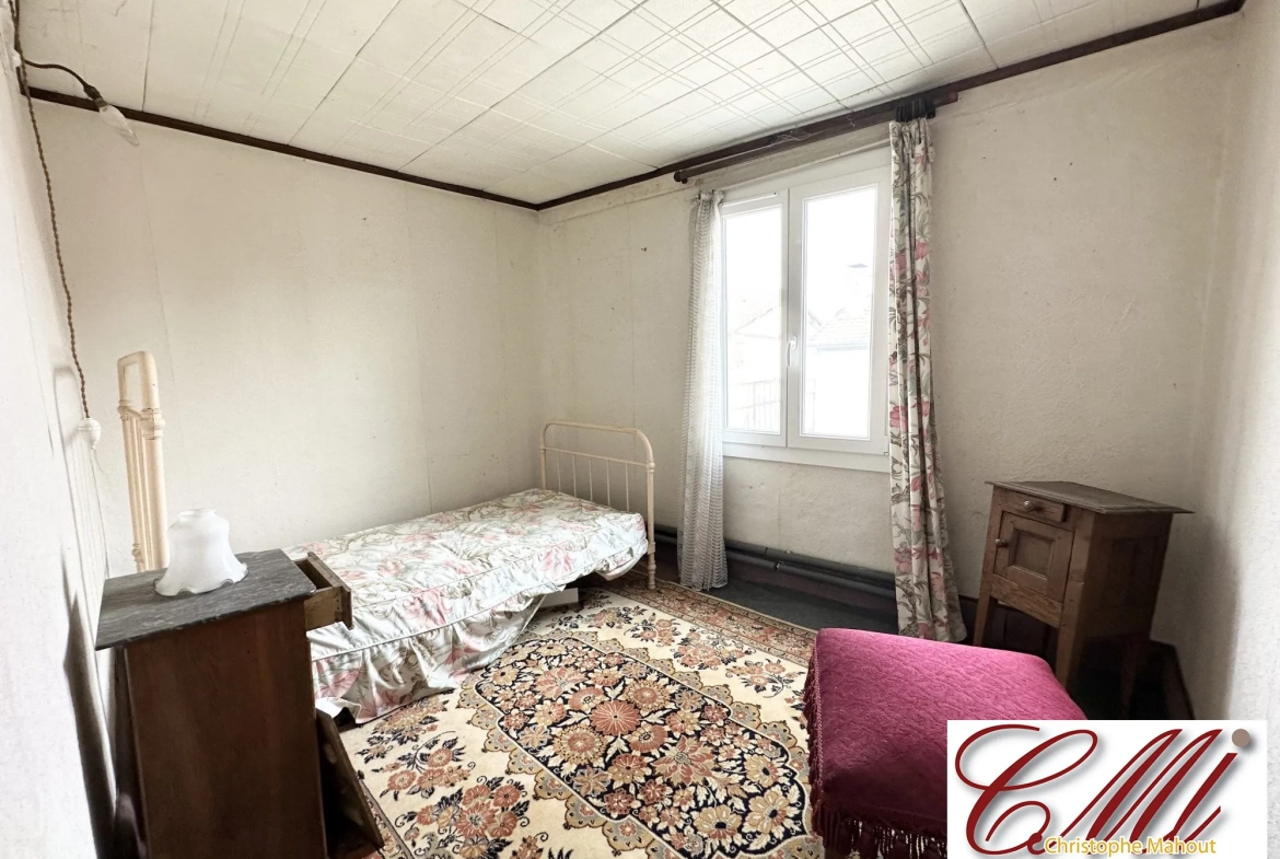 Maison champenoise à rénover avec 4 chambres et grand jardin à Saint-Remy-en-Bouzemont 